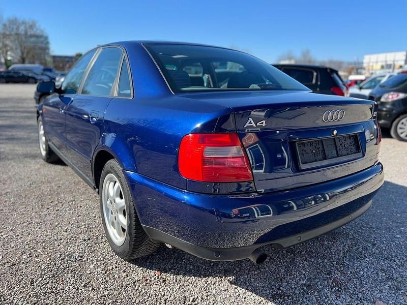 Gebraucht Audi A4 125 PS (91 kW) 1998 Blau Limousine