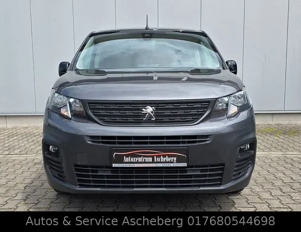 Gebraucht Peugeot Partner 131 PS (96 kW) 2022 Grau Van / Kleinbus