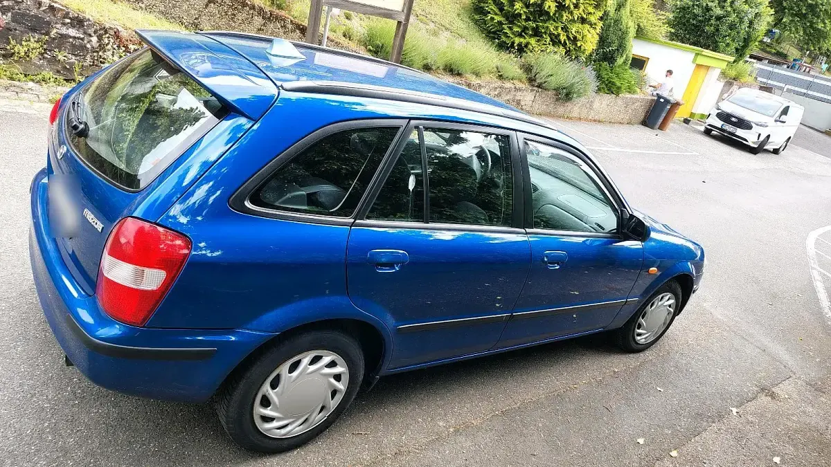 Gebraucht Mazda 323F 88 PS (64 kW) 2000 Blau Limousine
