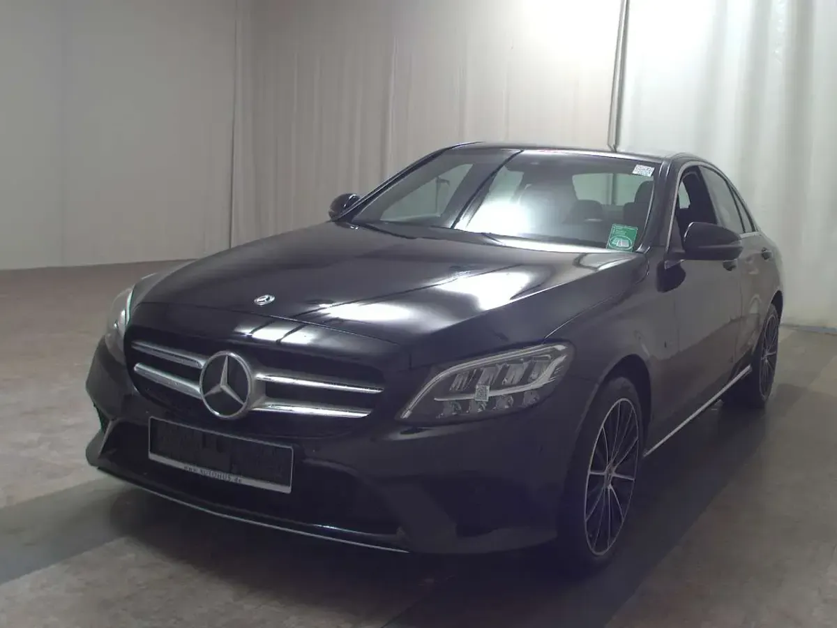 Gebraucht Mercedes C300 194 PS (142 kW) 2020 Schwarz Limousine