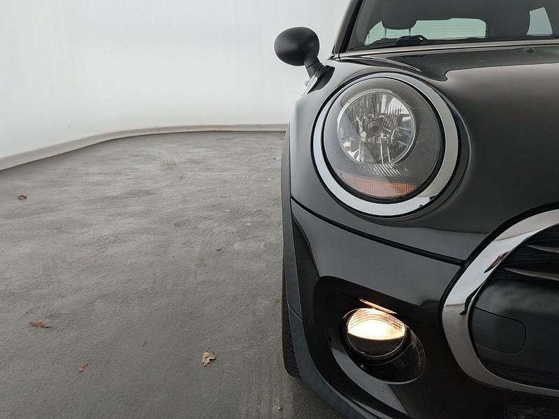 Gebraucht Mini ONE 102 PS (75 kW) 2018 Midnight black metallic Kleinwagen