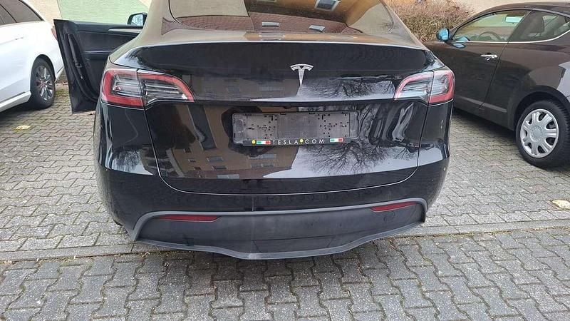 Gebraucht Tesla Model Y Standard Range 88 kW (120 PS) 2023 Schwarz SUV