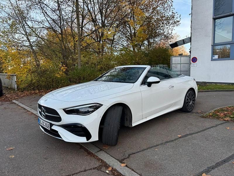 Weiß Gebraucht 2025 Mercedes 180 AMG line Limousine | 62.000 € - Bild 1/4