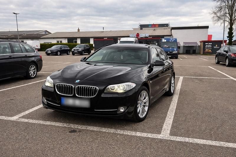 Gebraucht BMW 520 190 PS (139 kW) 2011 Schwarz Kombi