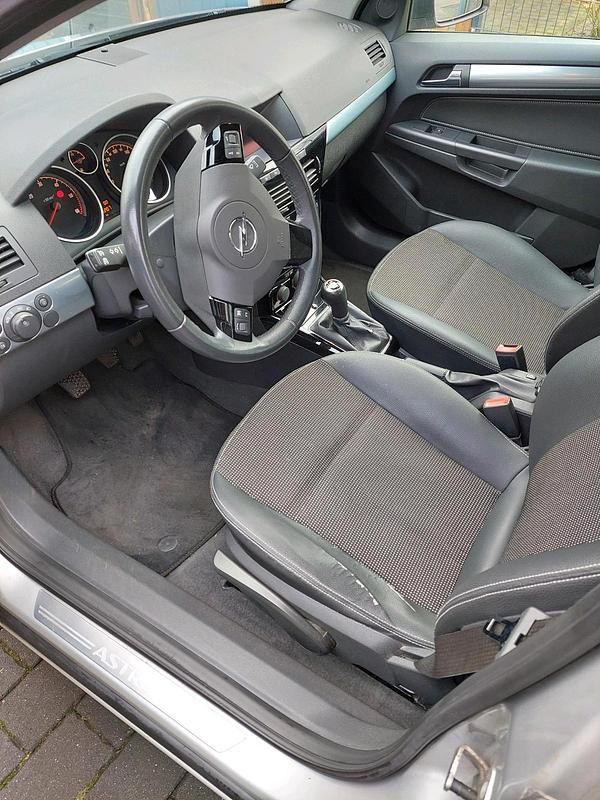 Gebraucht Opel Astra 110 PS (80 kW) 2009 Silber Limousine