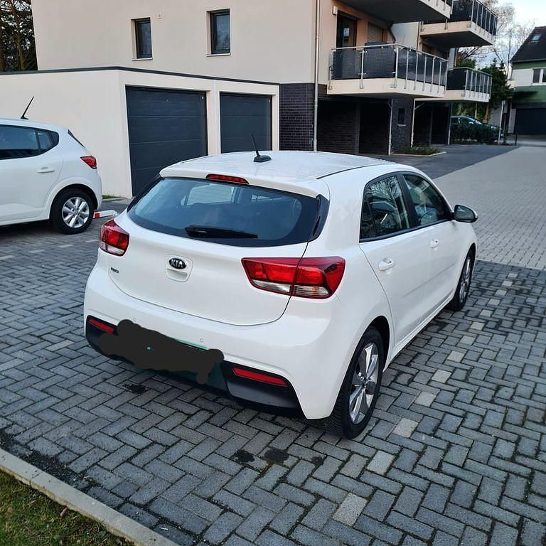 Gebraucht Kia Rio Vision 84 PS (61 kW) 2022 Weiß Limousine