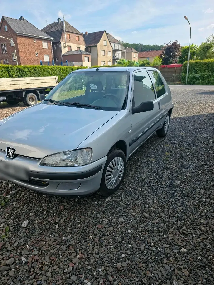 Gebraucht Peugeot 106 60 PS (44 kW) 2001 Silber Kleinwagen