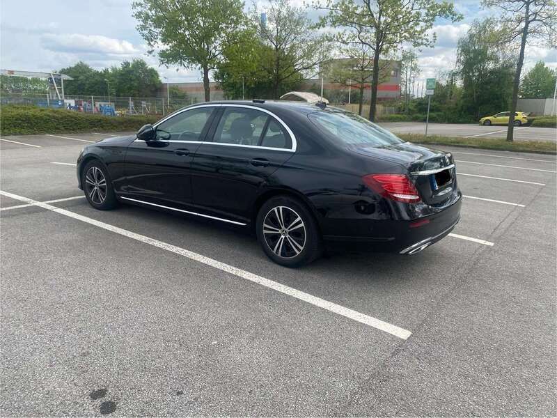Schwarz Gebraucht 2019 Mercedes E220 Limousine | 33.200 € (Fairer Preis) - Bild 1/4