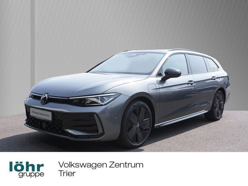 Grau Neu 2025 VW Passat R-line Kombi | 63.990 € (Etwas zu teuer) - Bild 1/4