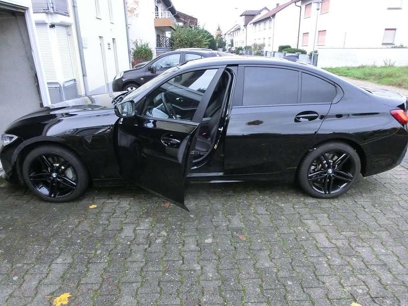 Gebraucht BMW 330e Advantage 296 PS (217 kW) 2020 Schwarz Limousine