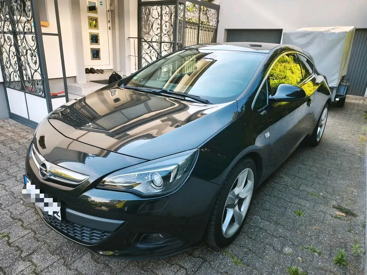 Gebraucht Opel Astra GTC 140 PS (102 kW) 2012 Schwarz Coupé