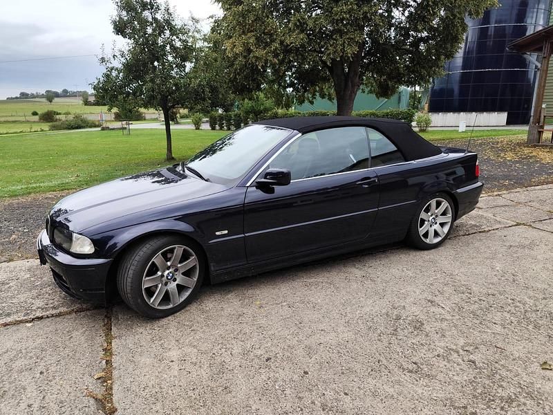Gebraucht BMW 320 Cabriolet 170 PS (125 kW) 2001 Blau Cabrio