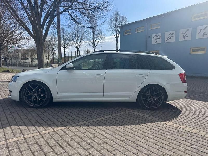 Gebraucht Skoda Octavia Joy 110 PS (80 kW) 2016 Weiß Kleinwagen