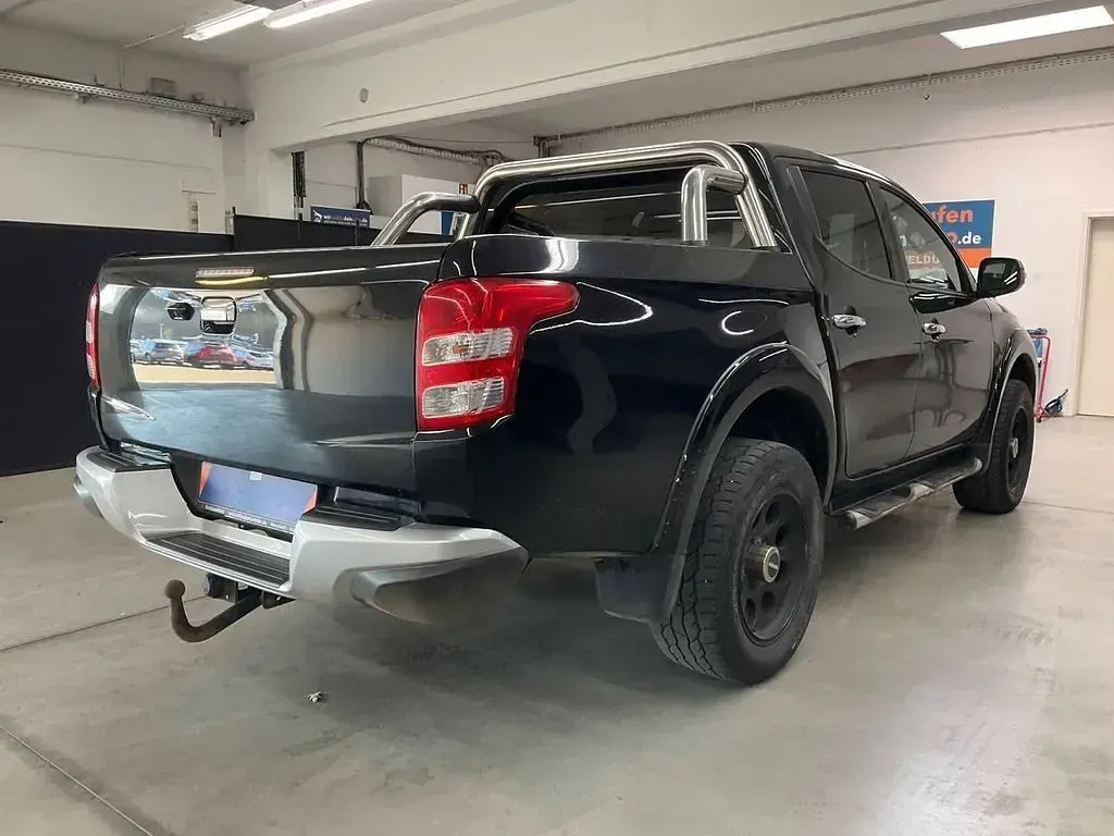 Gebraucht Mitsubishi L Top 181 PS (133 kW) 2016 Schwarz SUV