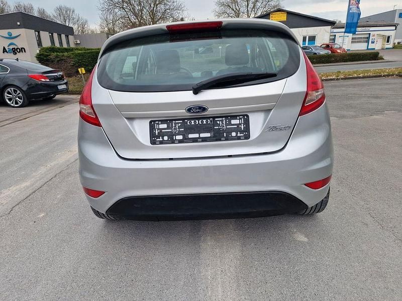 Gebraucht Ford Fiesta 82 PS (60 kW) 2010 Silber Kleinwagen