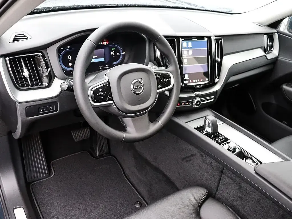 Neu Volvo XC60 Plus 455 PS (334 kW) 2026 Blau SUV