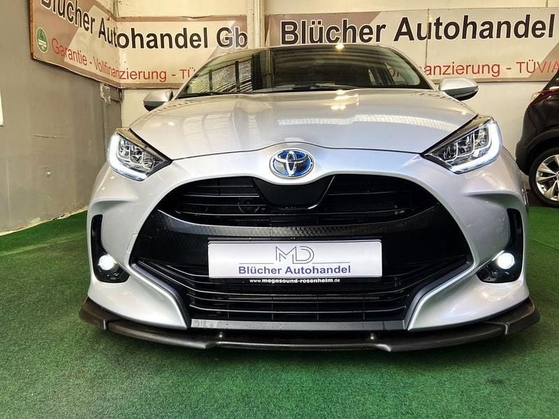 Gebraucht Toyota Yaris Club 116 PS (85 kW) 2020 Ultra silver (metallic) Limousine