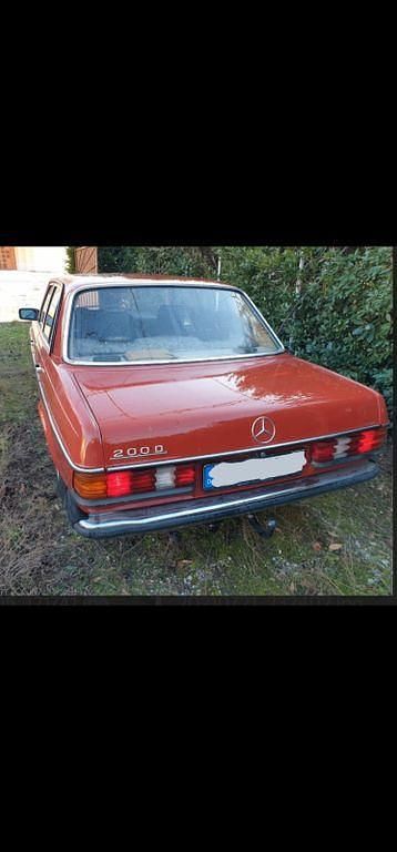 Gebraucht Mercedes 200 60 PS (44 kW) 1984 Rot Limousine