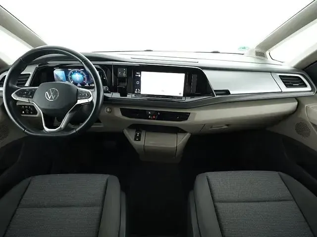 Second-hand VW Multivan Basis 150 CP (110 kW) 2024 Albastru Monovolum