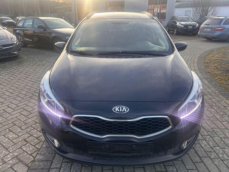 Gebraucht Kia Ceed Sportswagon FIFA World Cup Edition 128 PS (94 kW) 2014 Schwarz Kombi