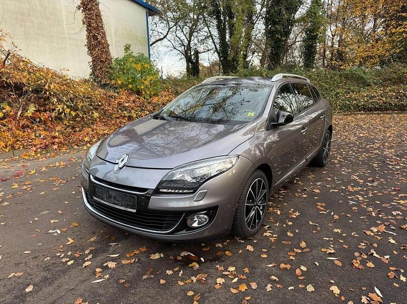 Grau cassiopee Gebraucht 2013 Renault Mégane GrandTour Bose Edition Kombi | 5.500 € (Fairer Preis) - Bild 1/4