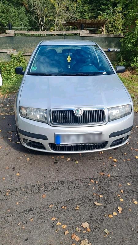 Silber Gebraucht 2005 Skoda Fabia Kleinwagen | 1.300 € (Fairer Preis) - Bild 1/4