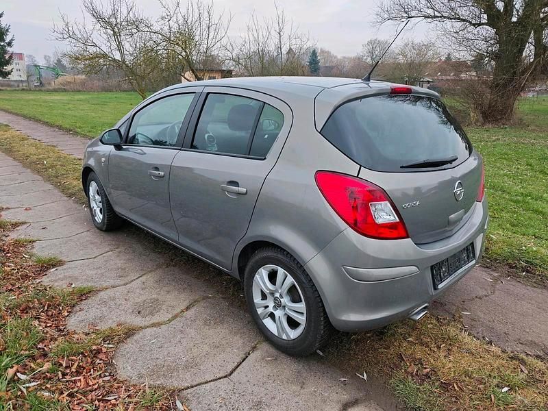 Gebraucht Opel Corsa Edition 87 PS (63 kW) 2012 Grau Kleinwagen
