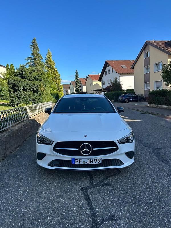 Weiß Gebraucht 2019 Mercedes CLA200 Limousine | 19.990 € (Superpreis) - Bild 1/4