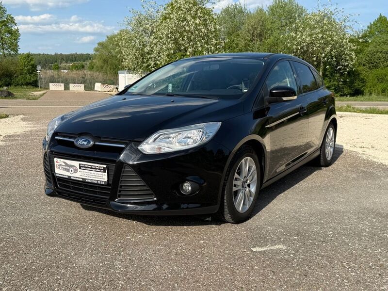 Pantherschwarz metallic Gebraucht 2011 Ford Focus Style Limousine | 5.980 € (Teuer) - Bild 1/4
