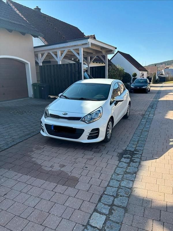 Gebraucht Kia Rio 109 PS (80 kW) 2016 Weiß Kleinwagen