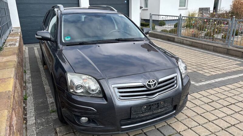 Grau Gebraucht 2007 Toyota Avensis Travel Kombi | 2.950 € (Fairer Preis) - Bild 1/4