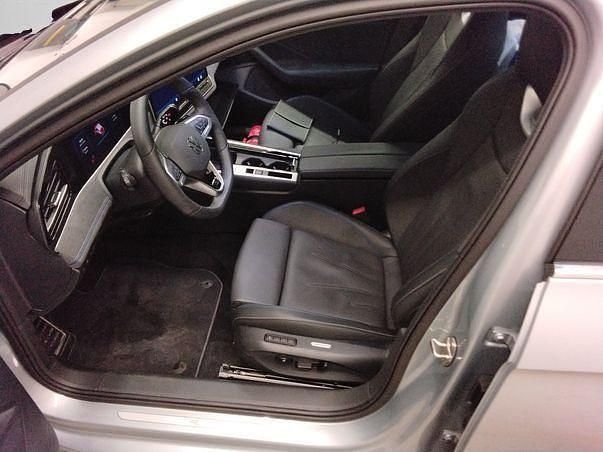 Gebraucht VW Passat R-line 265 PS (194 kW) 2025 Oyster silver metallic (metallic) Kombi