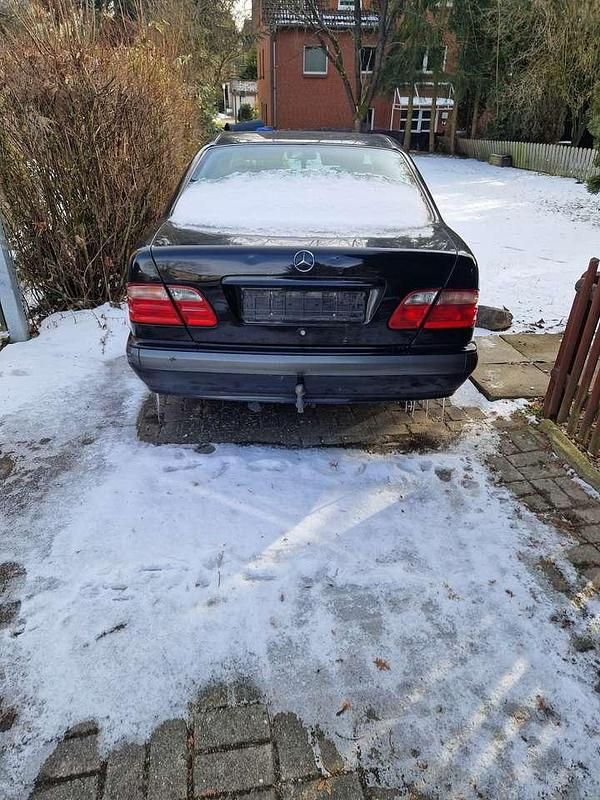 Gebraucht Mercedes E240 Avantgarde 170 PS (125 kW) 2000 Schwarz Limousine
