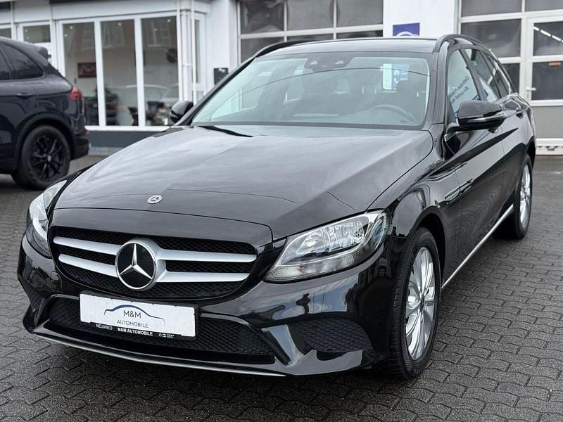 Gebraucht Mercedes C220 194 PS (142 kW) 2021 Schwarz Kombi