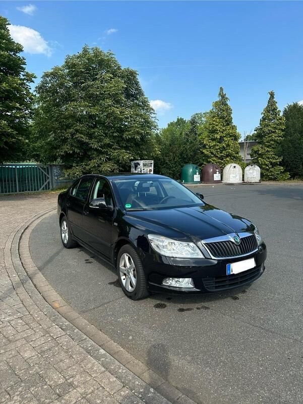 Schwarz Gebraucht 2011 Skoda Octavia Limousine | 9.750 € (Fairer Preis) - Bild 1/4