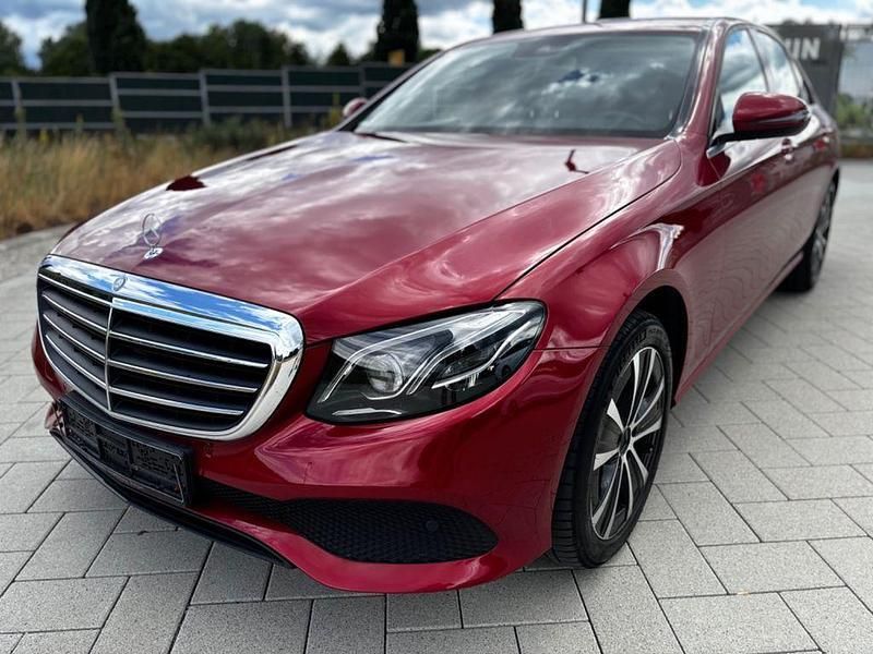 Rot Gebraucht 2016 Mercedes E220 Exclusive Limousine | 18.300 € (Etwas zu teuer) - Bild 1/4