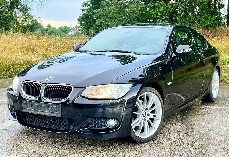 Schwarz Gebraucht 2011 BMW 320 M Sport Coupé | 12.390 € (Teuer) - Bild 1/4