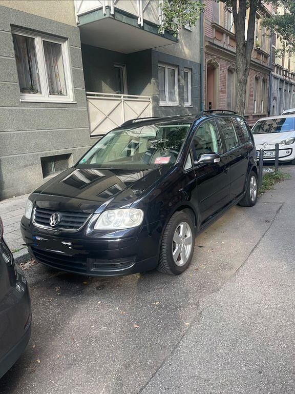 Grau Gebraucht 2005 VW Touran Conceptline Van / Kleinbus | 2.500 € (Etwas zu teuer) - Bild 1/4