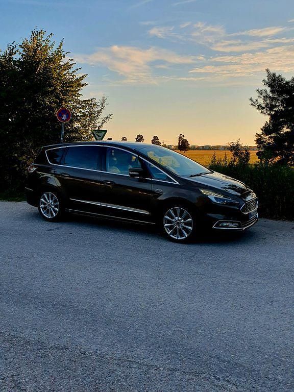 Braun Gebraucht 2016 Ford S-MAX Vignale Van / Kleinbus | 19.900 € (Fairer Preis) - Bild 1/4