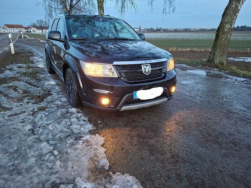 Schwarz Gebraucht 2012 Fiat Freemont SUV | 12.800 € - Bild 1/4