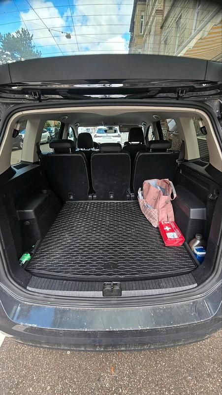 Gebraucht VW Touran 150 PS (110 kW) 2022 Grau Van / Kleinbus