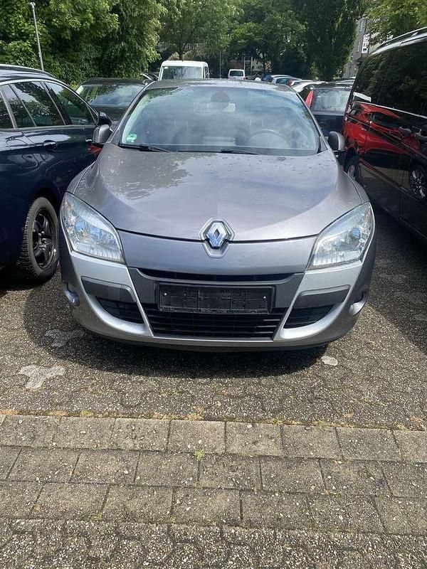 Grau Gebraucht 2011 Renault Mégane Coupé Dynamique Coupé | 3.800 € (Guter Preis) - Bild 1/4