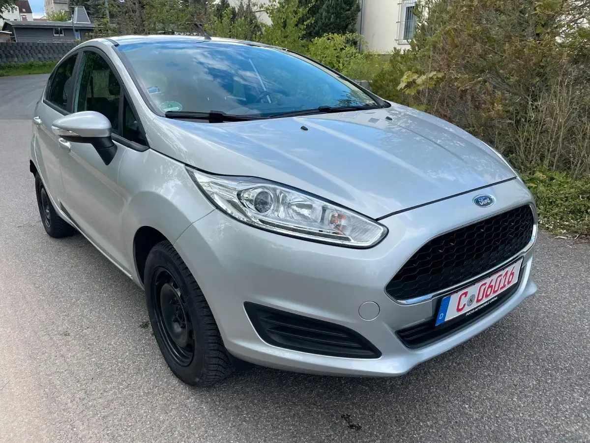 Gebraucht Ford Fiesta 82 PS (60 kW) 2017 Silber Kleinwagen