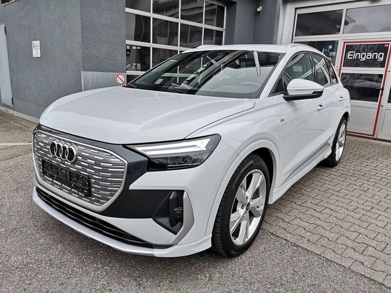 Gebraucht Audi Q4 e-tron S-Line 219 kW (299 PS) 2023 Gletscherweiß metallic SUV