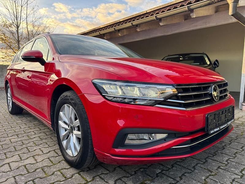Rot Gebraucht 2023 VW Passat Business Limousine | 23.990 € (Guter Preis) - Bild 1/4