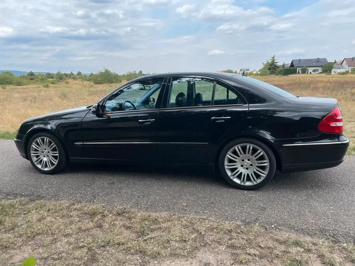 Gebraucht Mercedes E350 Avantgarde 272 PS (200 kW) 2005 Schwarz Limousine
