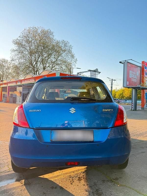 Second-hand Suzuki Swift 92 CP (67 kW) 2011 Albastru Hatchback