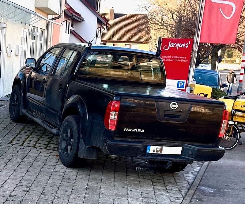 Schwarz Gebraucht 2013 Nissan Navara Abholung | 13.900 € (Etwas zu teuer) - Bild 1/4