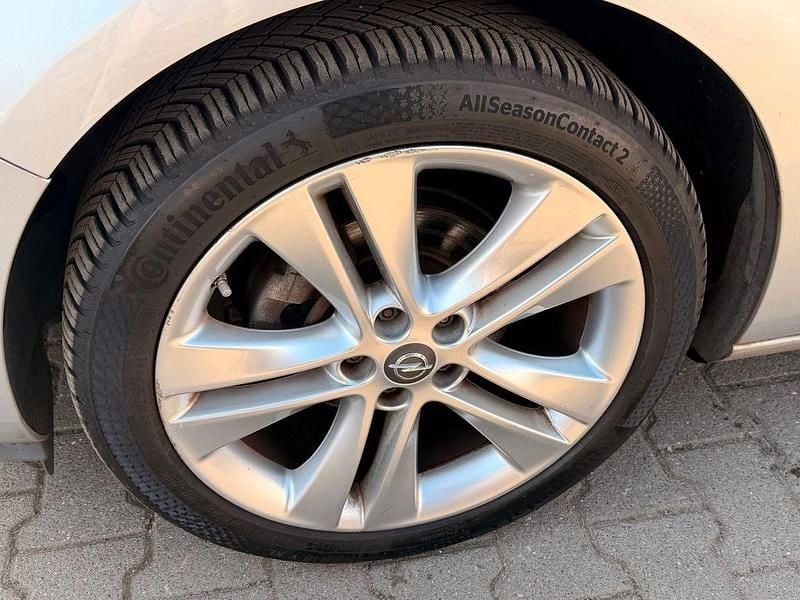 Gebraucht Opel Astra Cosmo 140 PS (102 kW) 2010 Silber Limousine