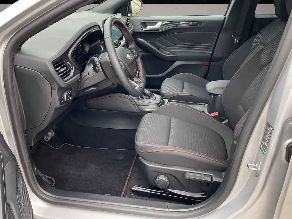 Gebraucht Ford Focus ST-Line X 155 PS (114 kW) 2024 Silber